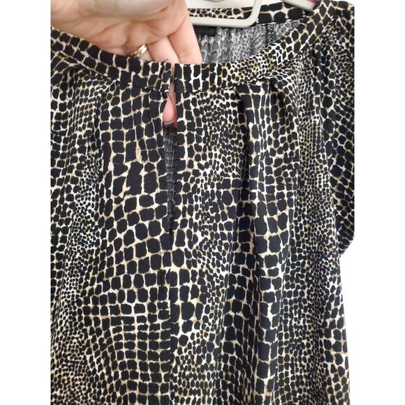 Women's Banana Republic Animal Print Keyhole Neck Blouse | Size Medium - Picture 3 of 7